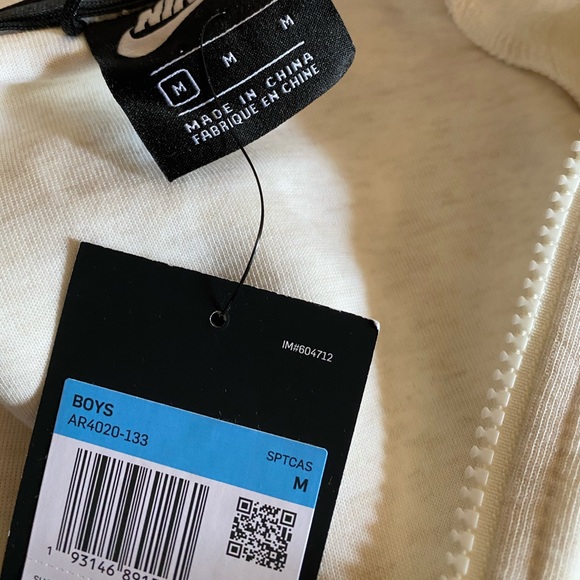 Boys Nike sweater. New with tags - Picture 4 of 4